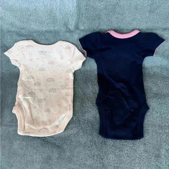 Set of 2 Onesies NWOT 0-3m - Picture 4 of 5